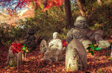 滋賀県大津市の西教寺境内の石仏です