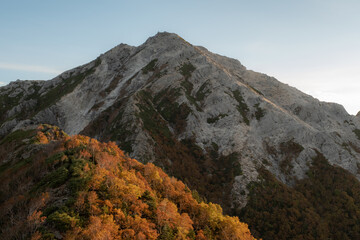 秋の山岳風景