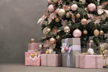 Christmas tree and gifts on a background. - 693901222