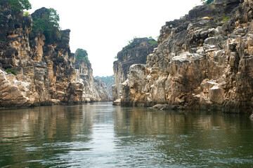 Fototapeta na wymiar Scenic view of marble rocks during a boat ride through Narmada river