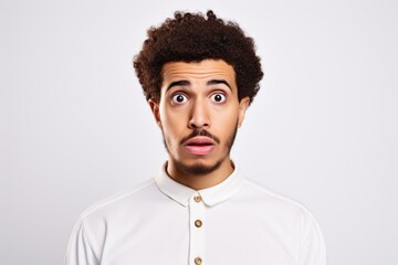 Obraz premium A man with a surprised look on his face. Perfect for expressing shock or disbelief