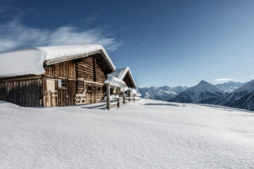 Skihütten im Zillertal in Österreich - obrazy, fototapety, plakaty