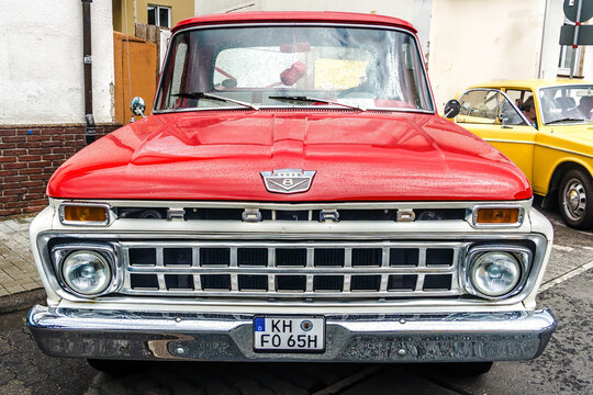 FORD F100 Pickup Truck