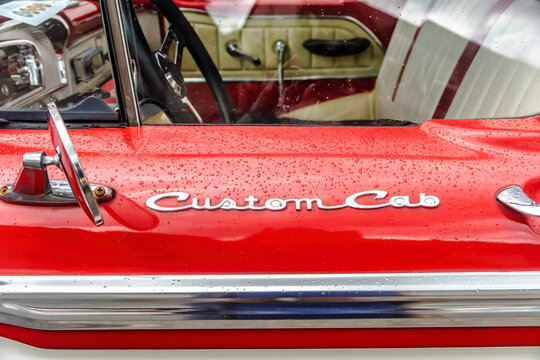 FORD F100 Pickup Truck Custom Cab