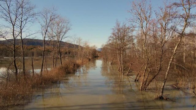 Vue a&eacute;rienne des inondations de la plaine de Chautagne, Savoie, France le 15 d&eacute;cembre 2023