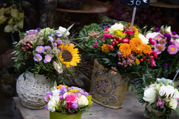 Obraz na płótnie Canvas vasos de flores coloridos