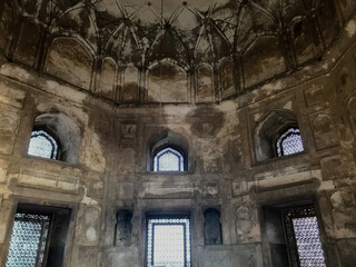 as janelas da constru&ccedil;&atilde;o antiga