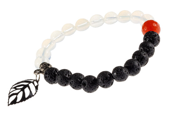 Pulseira de pedra vulc&acirc;nica e pedra da lua.  Formato de arquivo png fundo transparente.