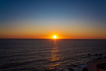 p&ocirc;r-do-sol no oceano pac&iacute;fico Vi&ntilde;a del Mar Valpara&iacute;so Chile