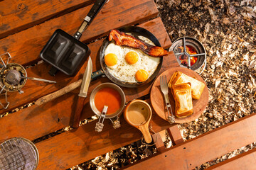 Fototapeta na wymiar キャンプで朝食　Breakfast made at the campsite