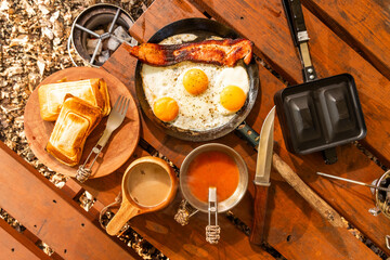 キャンプで朝食　Breakfast made at the campsite