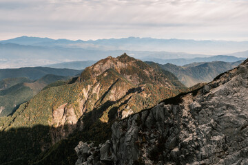 秋の山岳風景