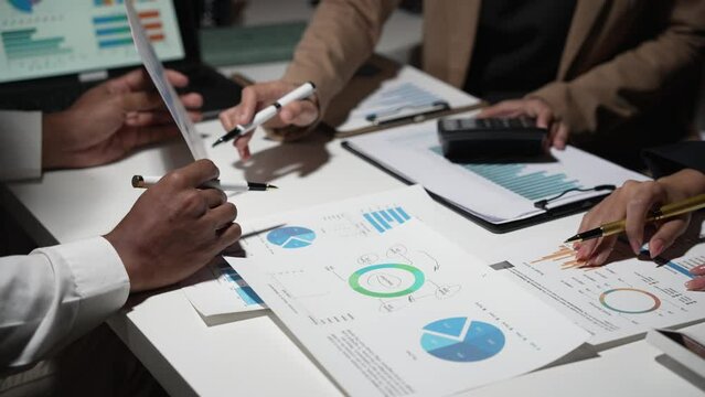 The meeting discusses project plans and financial results, market strategy analysis, stock trading.
