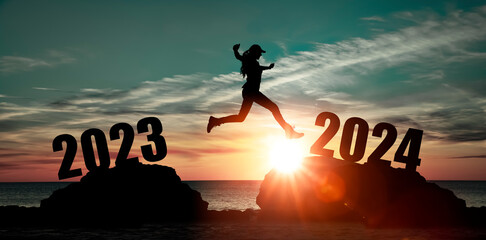 Sprung einer Person  ins Jahr 2024 als Silhouette