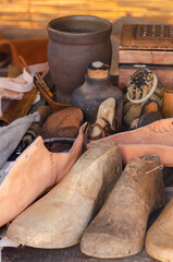 The equipment of the medieval leatherworker and manufacturer of footwear