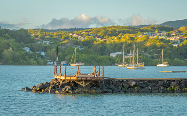 Lever de soleil à la Pointe du Bout aux Trois-ilets à La Martinique, mer des Caraïbes, Antilles...