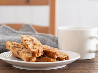 ビスコッティとホットコーヒー