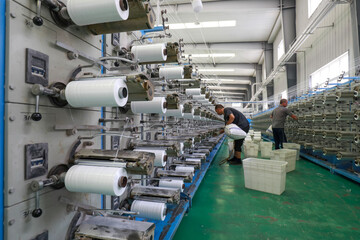 Workers working nervously on the fiber bag production line.