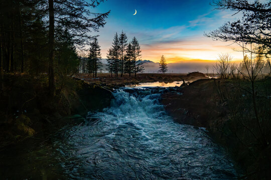 Nebel im Moor, Wasserfall, Bach