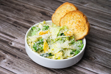 Green Salad With White Cheese Recipe