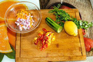Tomates et courgettes coupées 