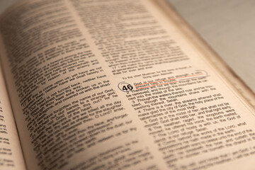 Obraz premium Holy Bible close up page