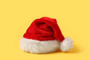 Obraz na płótnie Canvas Santa Claus hat on yellow background