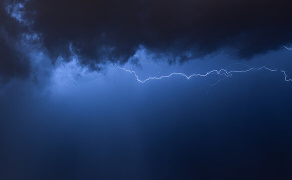tormenta de rayos de verano