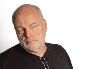 Obraz premium Middle-aged White Man in Black Shirt Looking Suspiciously Right on White Background