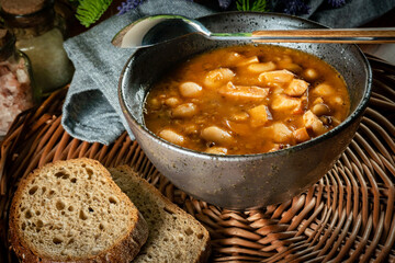 Baked beans in tomato sauce.