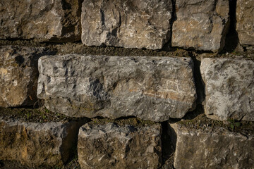 Ein Bild mit einem Mauer-Motiv als Hintergrund