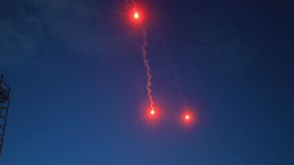 Flare - Emergency marine distress signals. Para illuminating rocket increases the visibility of conventional flares and keeps brightly burning aloft for up to 40 sec, can be seen from up to 15 km away