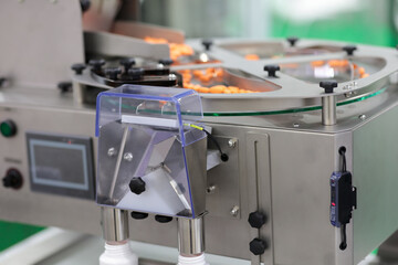 tablet counting and bottle filling machine