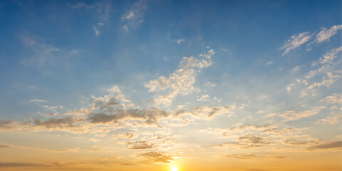 Sunset Sky adorned with Fluffy Clouds - obrazy, fototapety, plakaty
