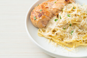 spaghetti white creamy sauce with grilled chicken