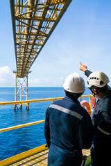 Engineers jointly analyze pipeline systems for the offshore petroleum industry.