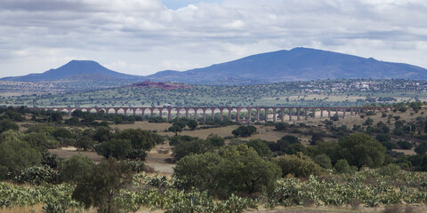 Fototapeta na wymiar Panoramic view of the Padre Tembleque aqueduct in Hidalgo Mexico