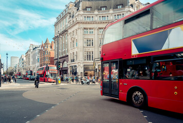 Busy Street View at London City, U.K. - obrazy, fototapety, plakaty