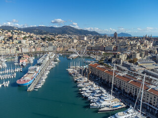 Obraz premium Fotografie aeree del porto di genova 