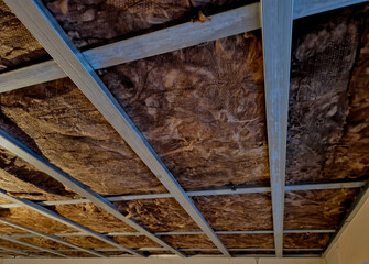 without thermal bridges. Insulation is quick and does not require complex construction...