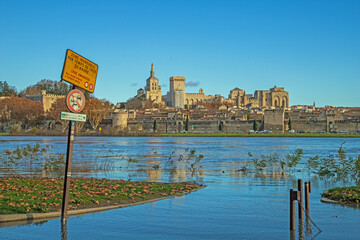 Inondations du Rhône à Avignon.