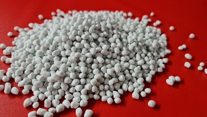 White granules on red background. Calcium carbonate