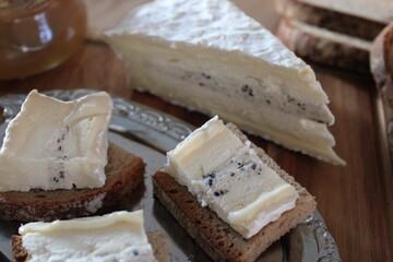 Brie aux truffes, fromage truffé, terroir de France