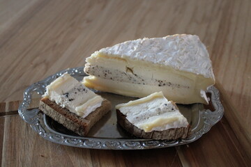 Brie aux truffes, fromage truffé, terroir de France