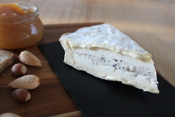 Brie aux truffes, fromage truffé, terroir de France