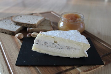 Brie aux truffes, fromage truffé, terroir de France