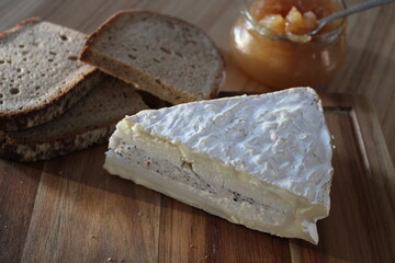 Brie aux truffes, fromage truffé, terroir de France