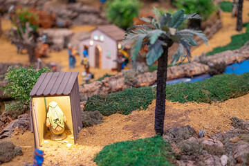 Human representation model on a reduced scale measuring approximately 10cm.