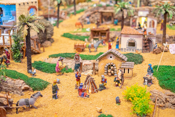 Human representation model on a reduced scale measuring approximately 10cm.