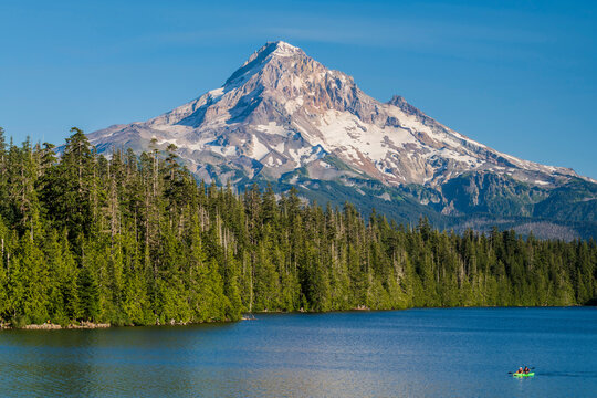 Scenic view of Lost Lake with Mount Hood in the background, Oregon, USA